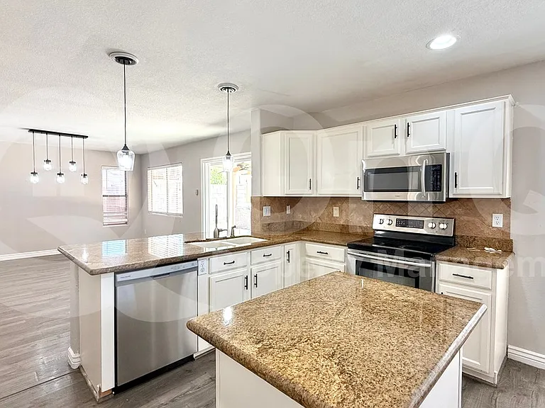 1733 E Harrison St — Photo 4