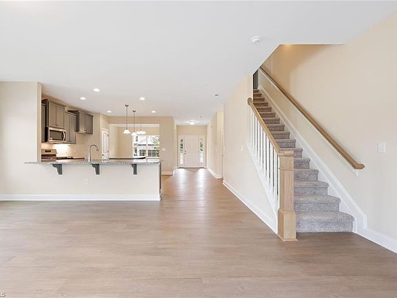 5th image of 1729 Springbank Dr Lot 50