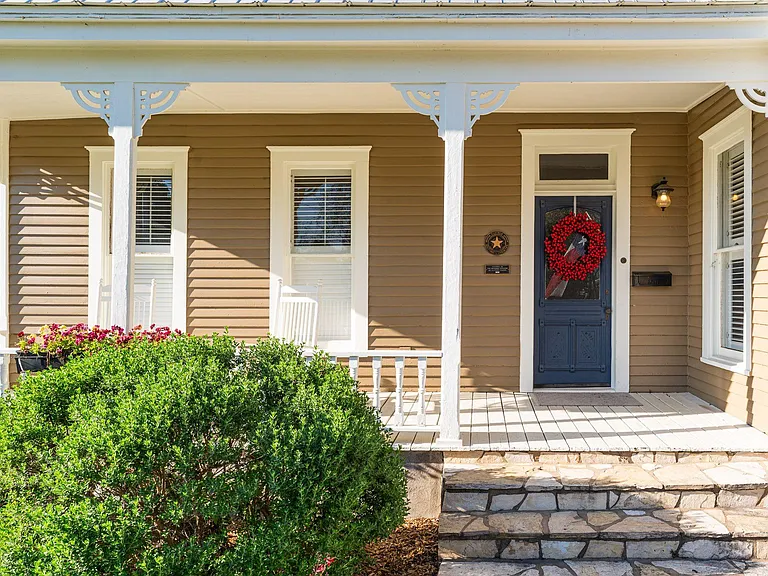 1002 Walnut St — Photo 3