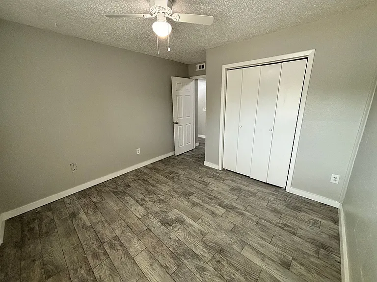 320 E Edwards St #12 — Photo 9