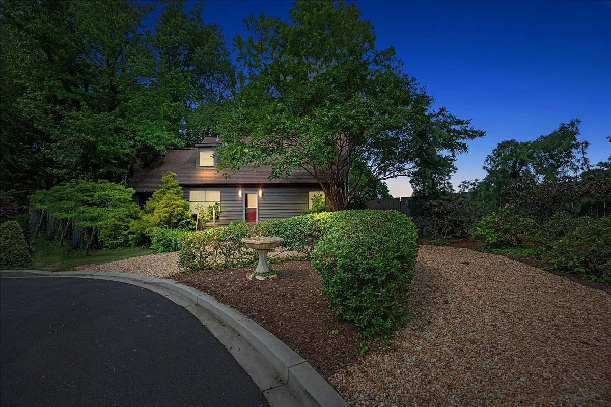 3 bed, 1740 sqft, $3,000 — Photo 3