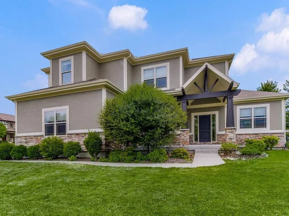 2917 NW Thoreau Dr, Lees Summit, MO 64081