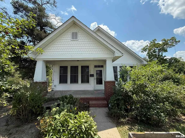 329 E Pacific St, Harrisburg, IL 62946