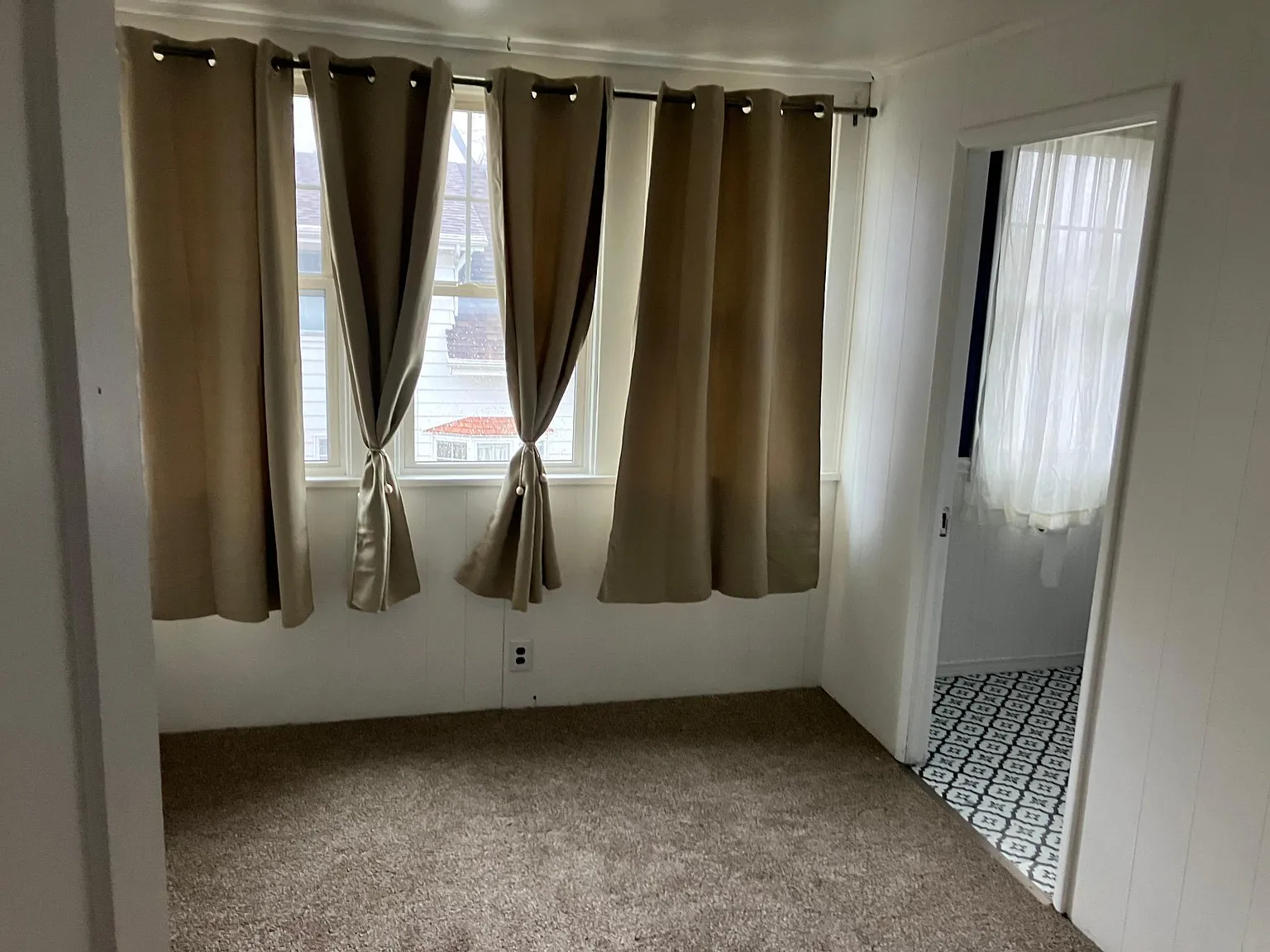 31 Colonial Ave — Photo 3
