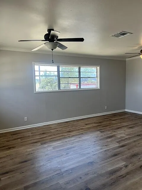 3 bed, 2.0 bath, 1611 sqft, $2,100 — Photo 2