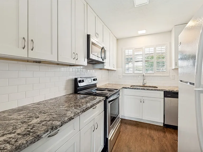 3611 Stables Ln — Photo 10