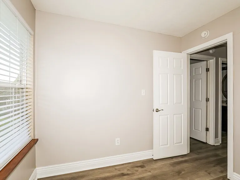10207 Carmine Dr — Photo 12
