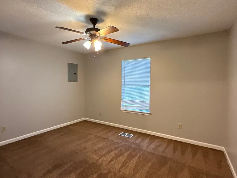 114 Tuxedo Dr — Photo 2