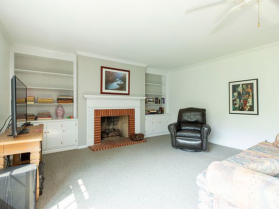 3rd image of 52349 Briarcliff Ln