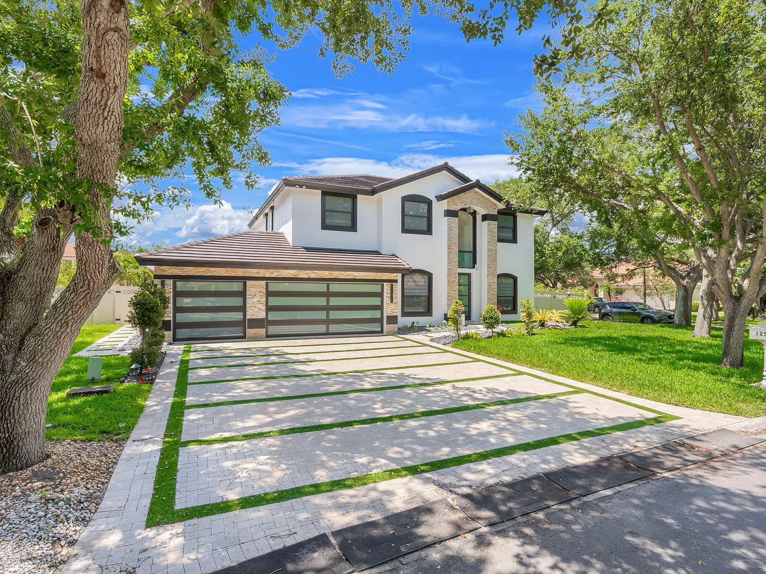 4 bed, 3.5 bath, 3314 sqft, $8,250 — Photo 2