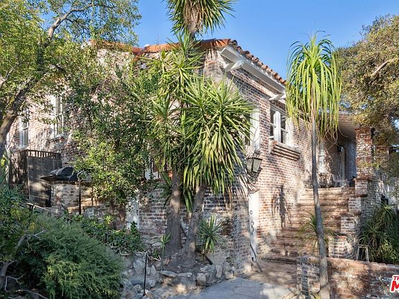 5th image of 8420 La Tuna Canyon Rd