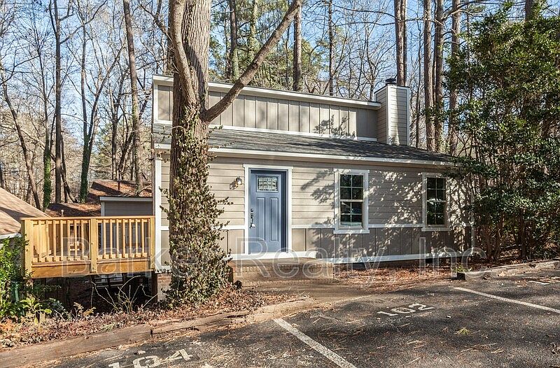 1st image of 102 Bonnell Ct