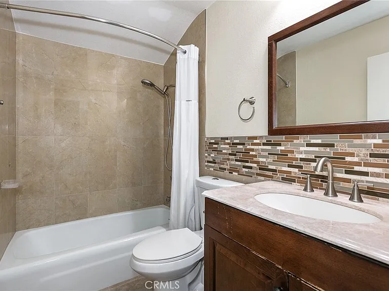 20246 Lanark St — Photo 24