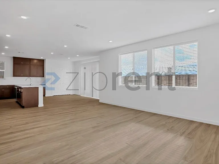 121 Dogwood Ct — Photo 12
