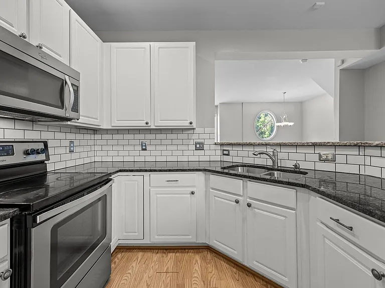 4718 Longhill Ln — Photo 17