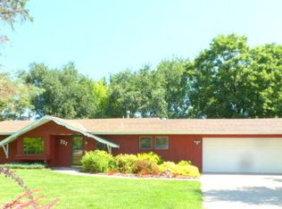 701 Des Moines Dr, Windom, MN 56101