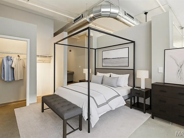 1627 Locust St #202 — Photo 30