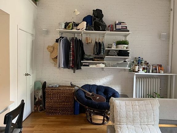 5th image of 237 W 14th St APT 1RW