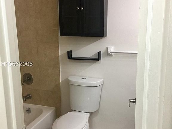 5th image of 2899 Collins Ave APT 434