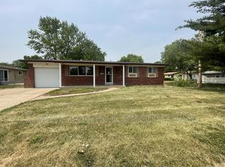 2435 Palm Dr, Florissant, MO 63031