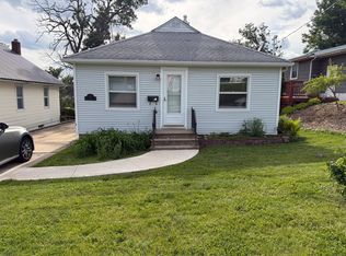 351 30th St SE, Cedar Rapids, IA 52403