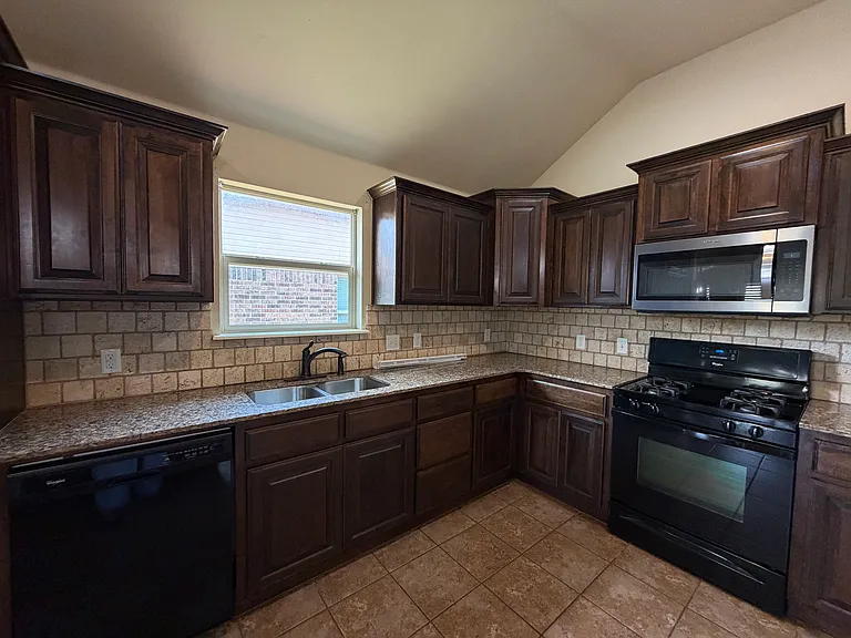 3420 Bear Mountain Dr — Photo 16