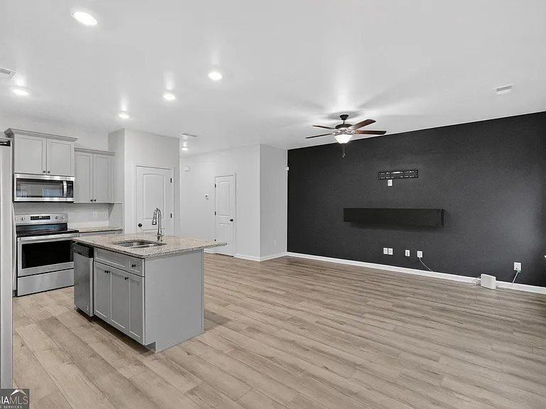 7151 Chara Ln — Photo 3