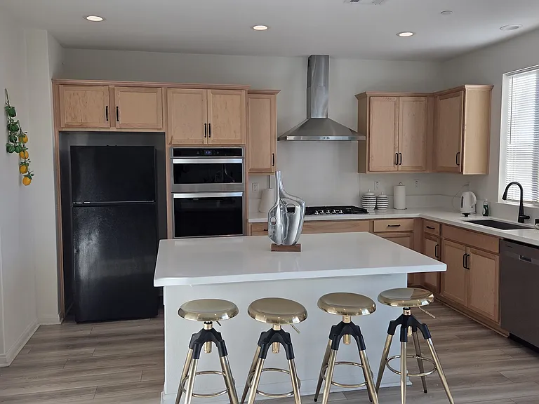 4576 Eagle Ave — Photo 6