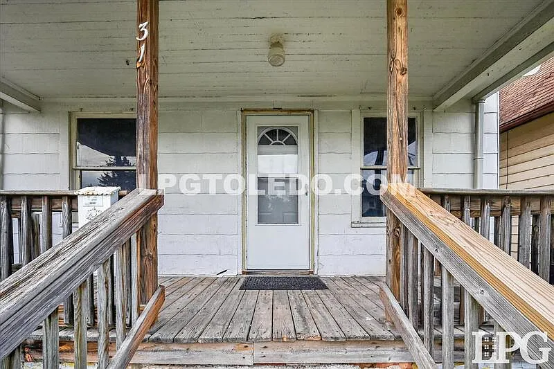 3 bed, 2.0 bath, 1260 sqft, $1,250 — Photo 2