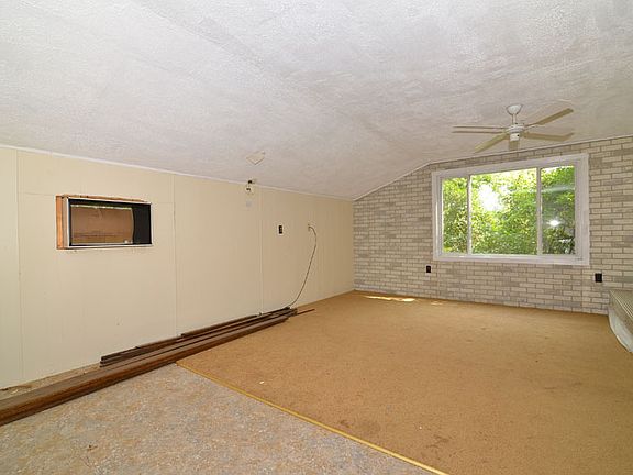 3rd image of N18W25025 Wamser Dr