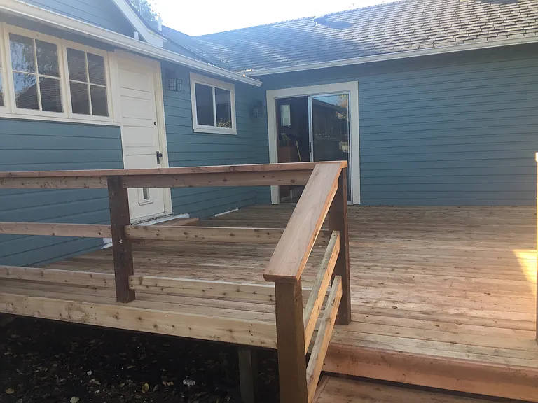 E 32nd Ave — Photo 1