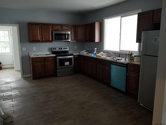 2nd image of 193 Saratoga Ave