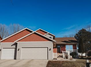 109 Sherwood Dr, Le Sueur, MN 56058