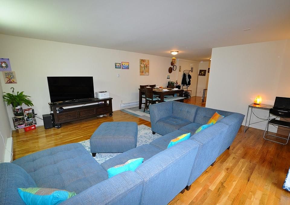 1st image of 302 S Central Ave