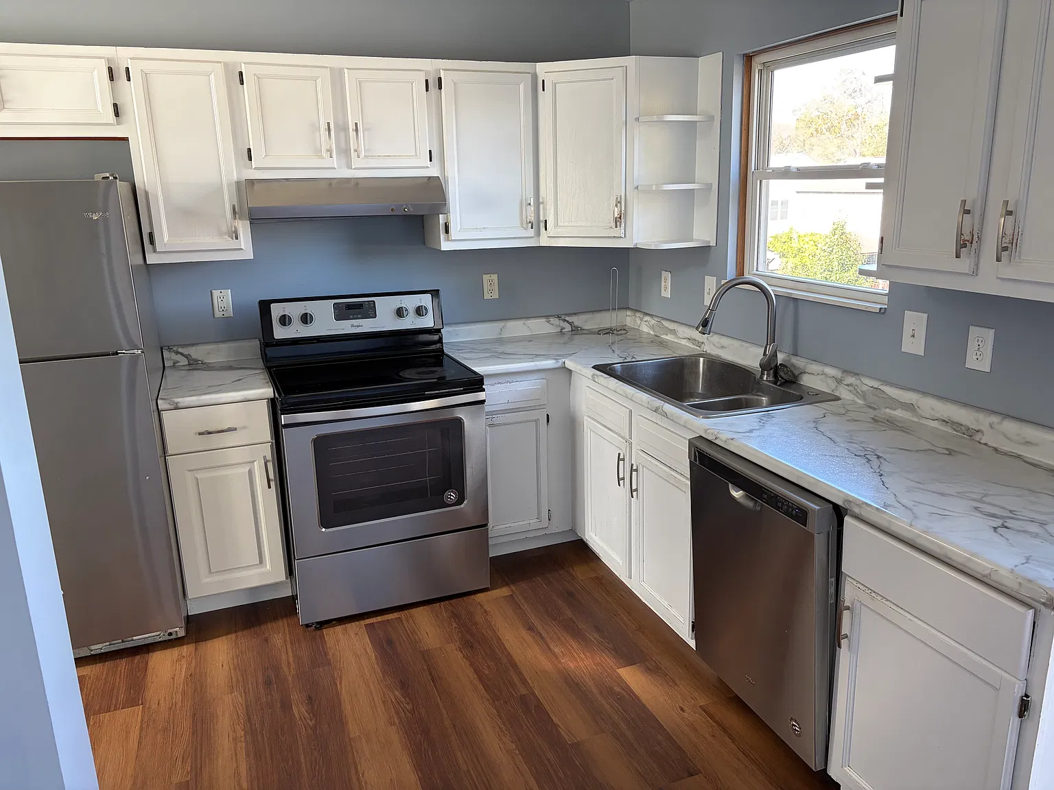 3 bed, 2.5 bath, 1052 sqft, $2,150 — Photo 2