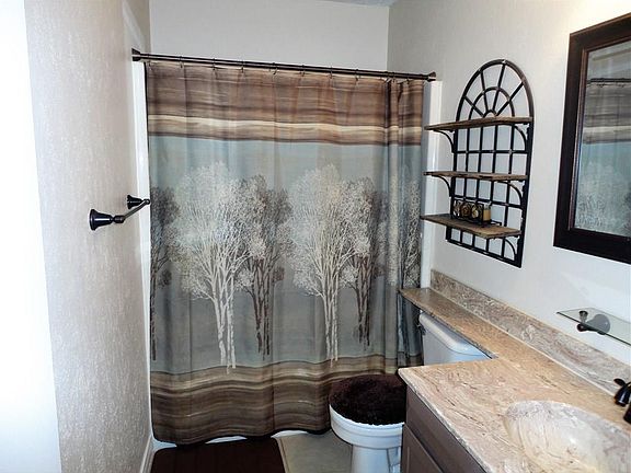 3rd image of 1481 Evergreen Dr