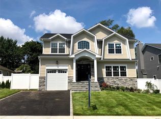 11 Willets Dr, Syosset, NY 11791