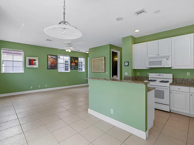 558 Tomahawk Ct — Photo 5