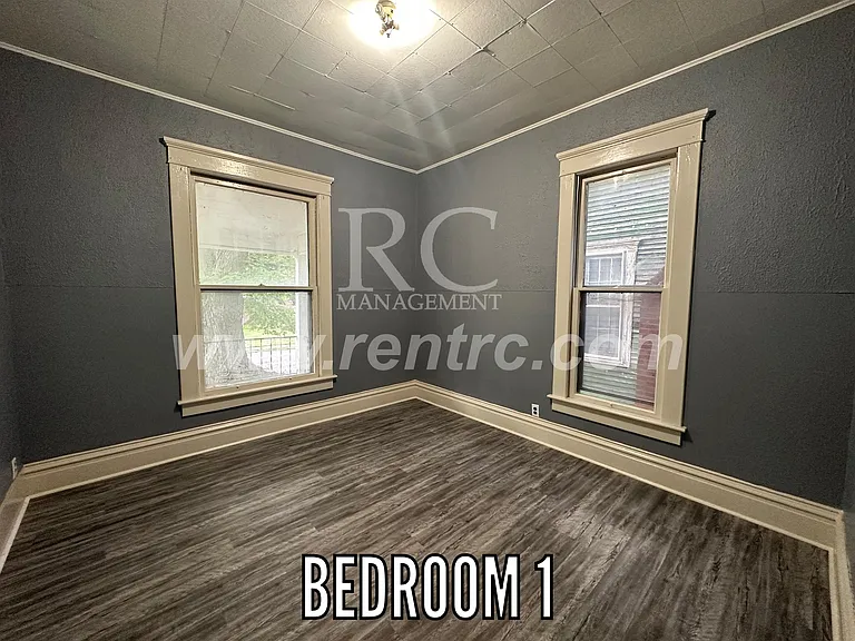 1117 N Gilbert St — Photo 12
