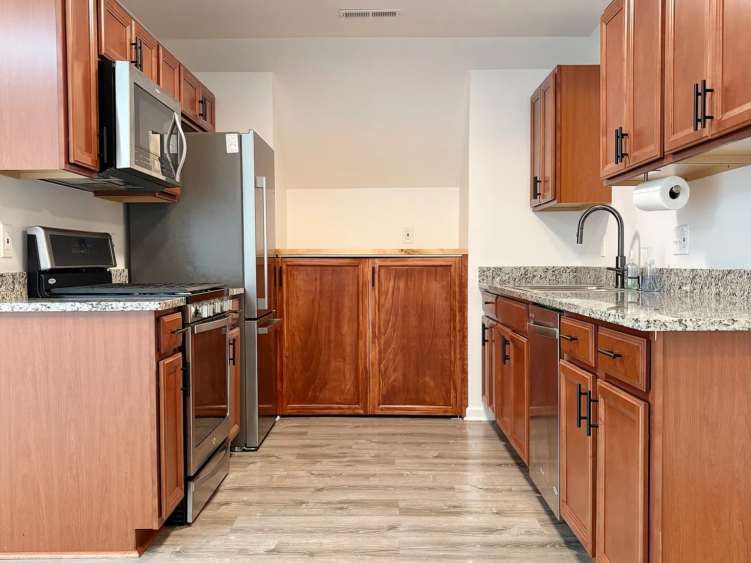 3 bed, 1700 sqft, $2,100 — Photo 4