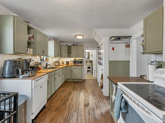 3rd image of 7 Maple Street
