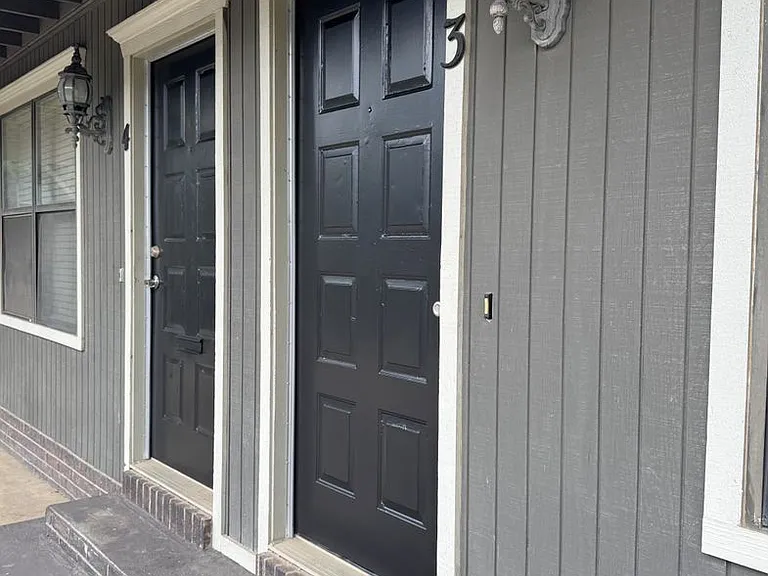 711 W Douglas St — Photo 14
