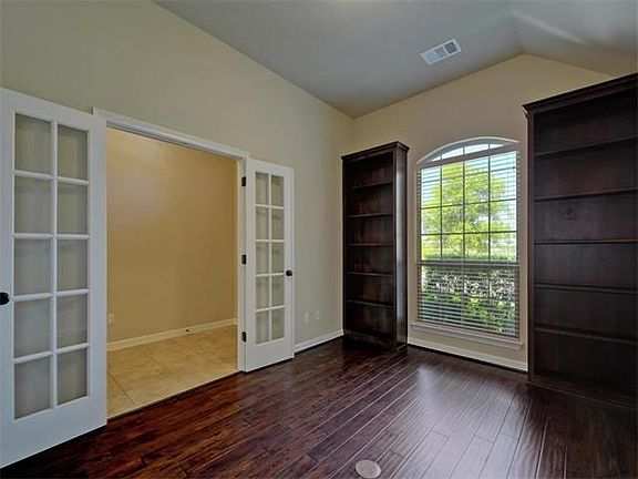 3rd image of 106 Catalina Ln