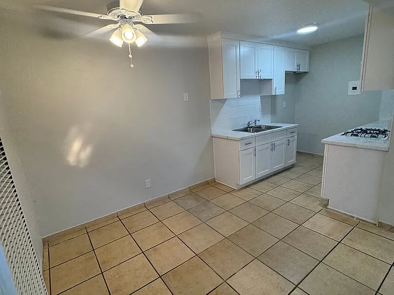 1622-1658 W Walnut St — Photo 6