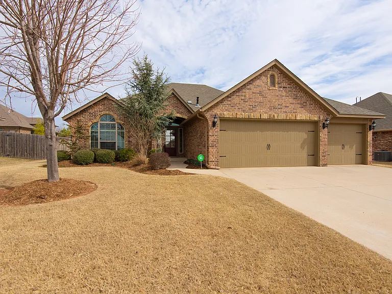 2124 Newbrook Dr — Photo 2