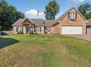 129 Settlers Ct, Palestine, TX 75801