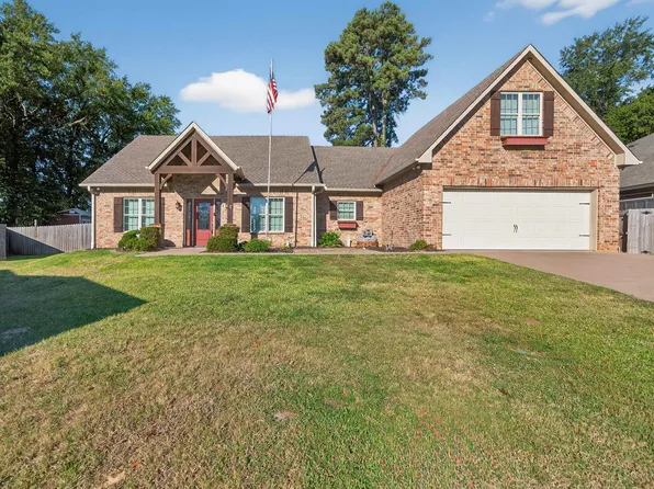 129 Settlers Ct, Palestine, TX 75801