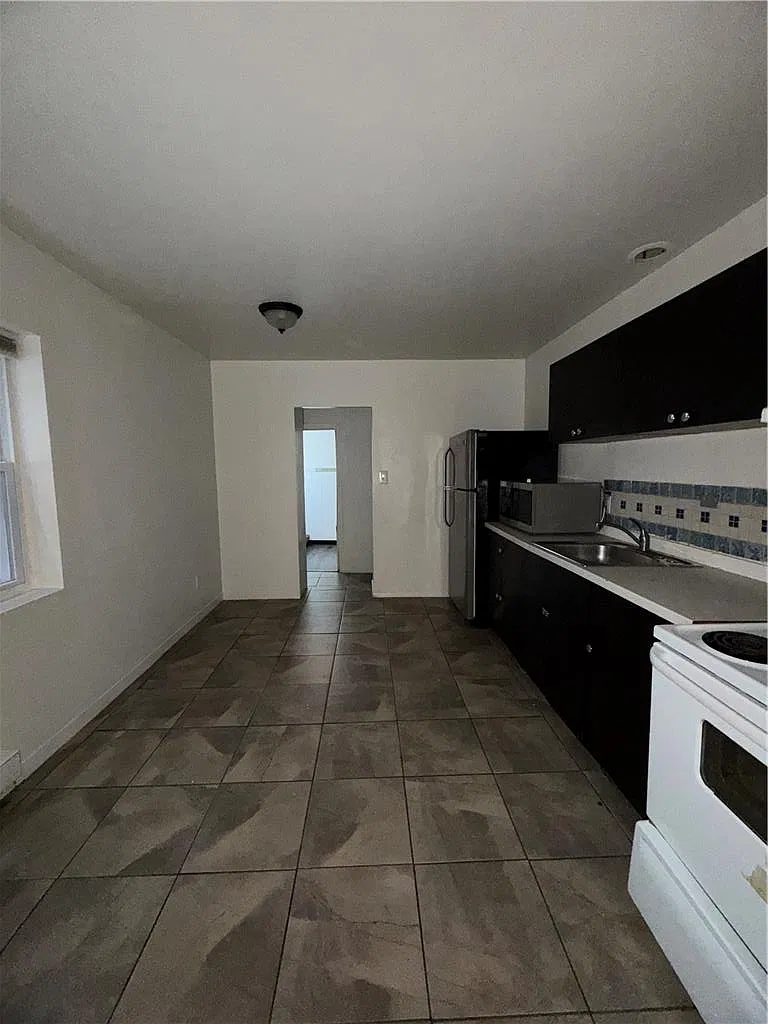 1 bed, 1.0 bath, 550 sqft, $1,350 — Photo 2