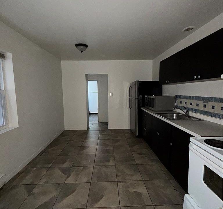 2nd image of 1039 Mechanic St APT 5