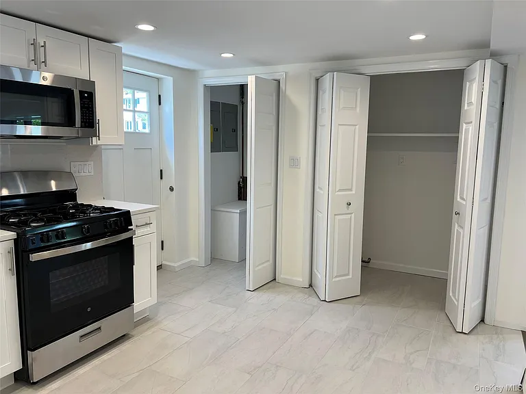 82 Hickory Rd — Photo 3